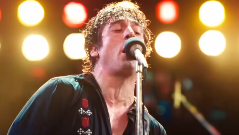 jeremy allen white as bruce springsteen performing born to run onstage in deliver me from nowhere.jp